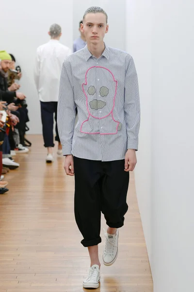 Look 3